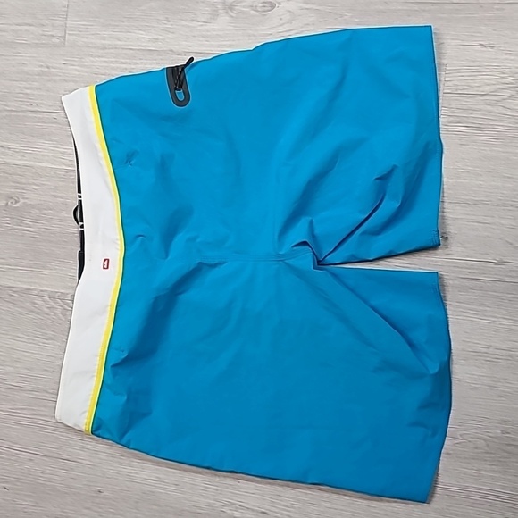 Quicksilver Swim Shorts Size L - Picture 6 of 6